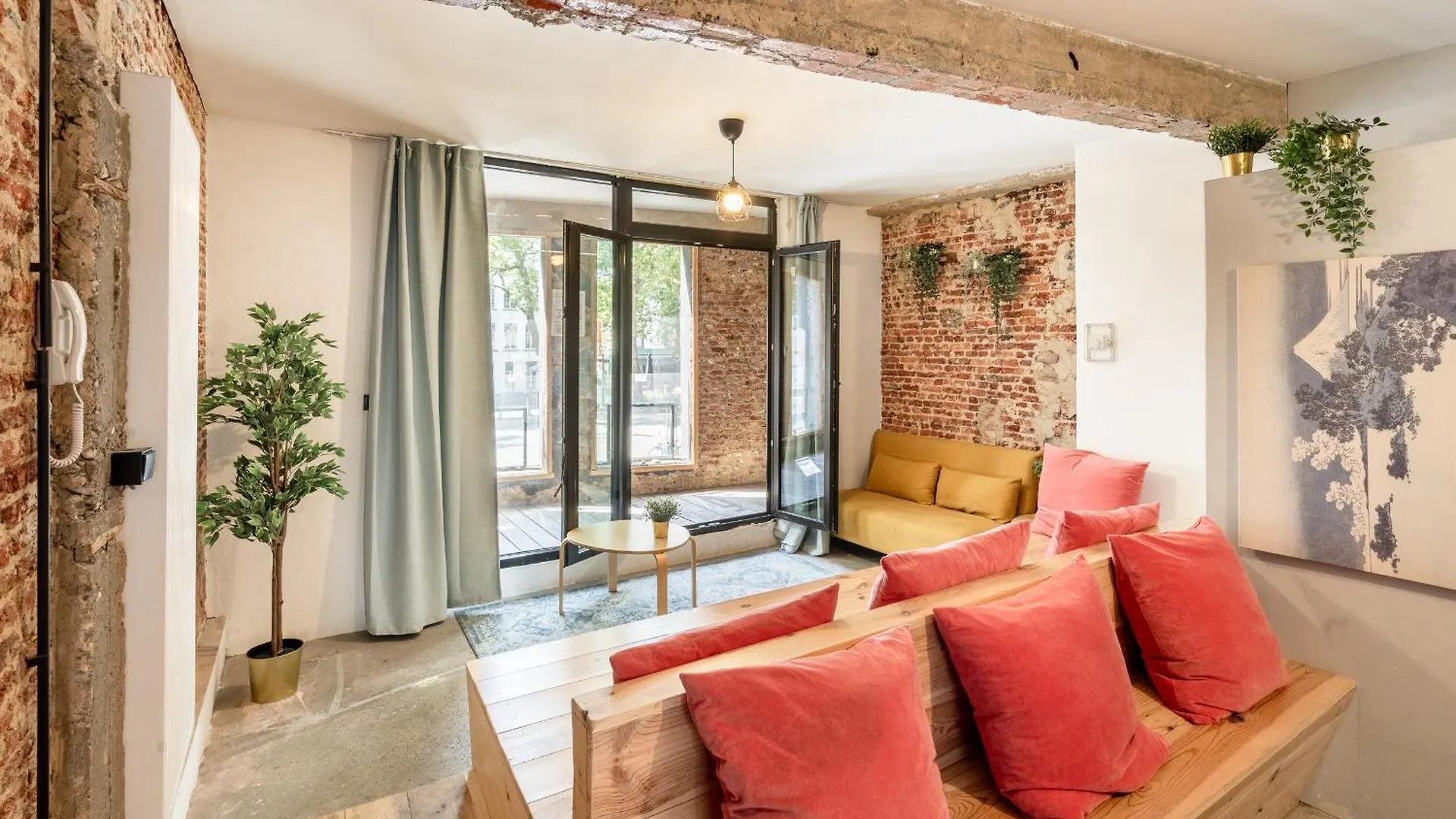 The Industrial Lodge Antwerp Apartment